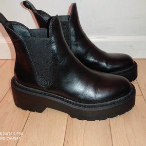 TOPSHOP LEATHER AIDEN CHELSEA BOOTS SIZE 9